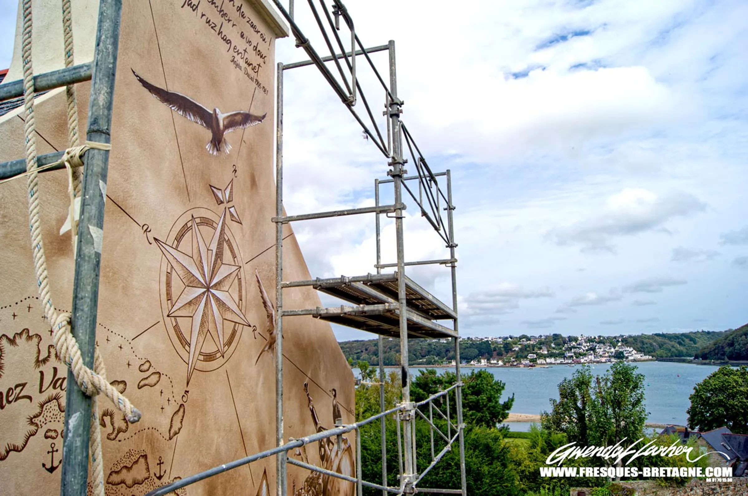 Fresque murale street art, paysage maritime breton à Locquénolé